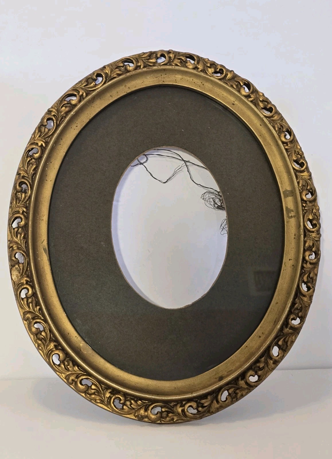 Antique Victorian Gold Gilt Oval Wood Gesso Picture Frame 12x10 Acanthus Leaves Antique Victorian Gold Gilt Oval Wood Gesso Picture Frame 12x10 Acanthus Leaves